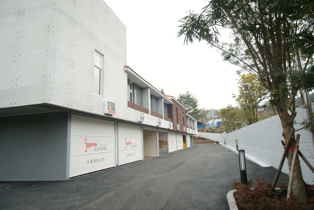 Ignis Motel Jeju Exterior photo